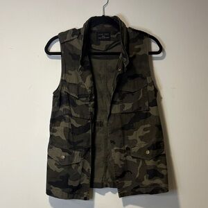 Love Tree Camouflage Vest